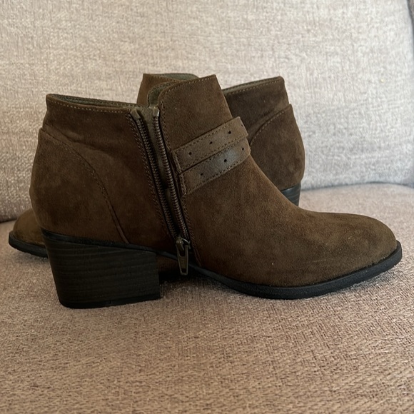 NWT Sonoma Ankle Boots Olive Green - Picture 3 of 10